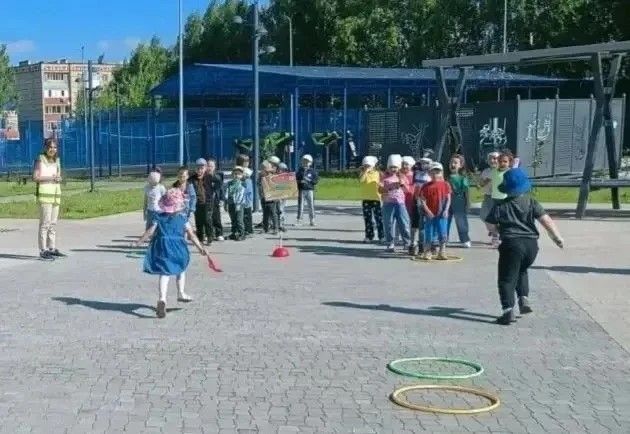 О безопасности на дороге напомнили юным нурлатцам в сквере «Нефтяник»