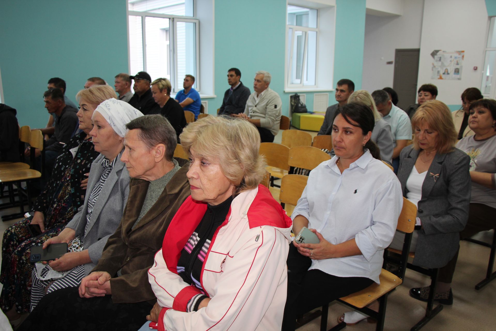 Жители микрорайона железнодорожников встретились с руководством района