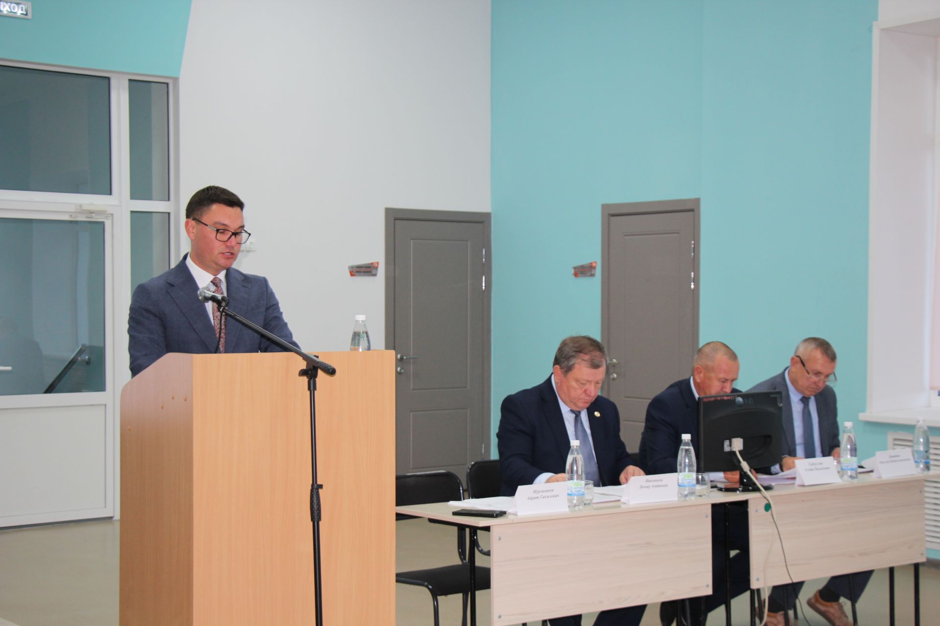 Жители микрорайона железнодорожников встретились с руководством района
