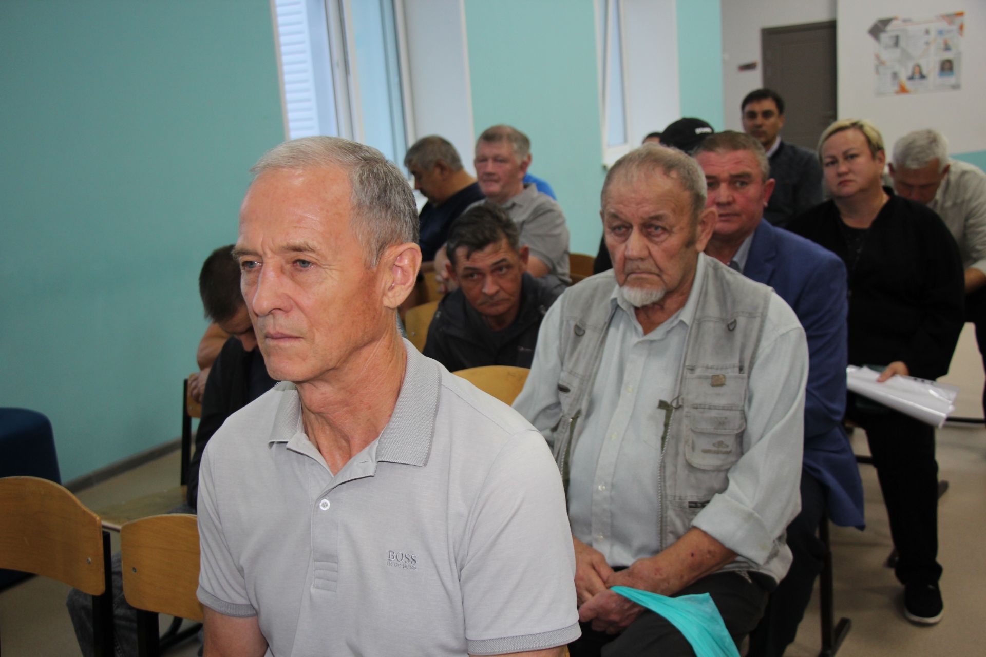 Жители микрорайона железнодорожников встретились с руководством района