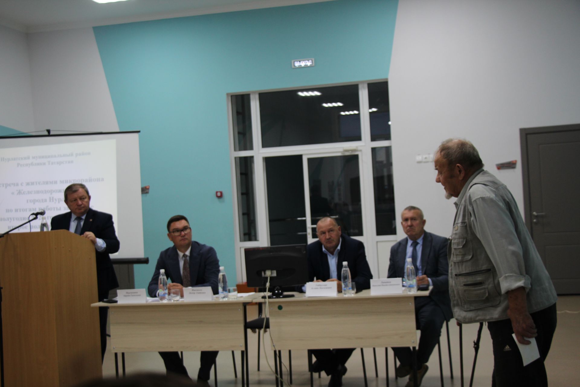 Жители микрорайона железнодорожников встретились с руководством района