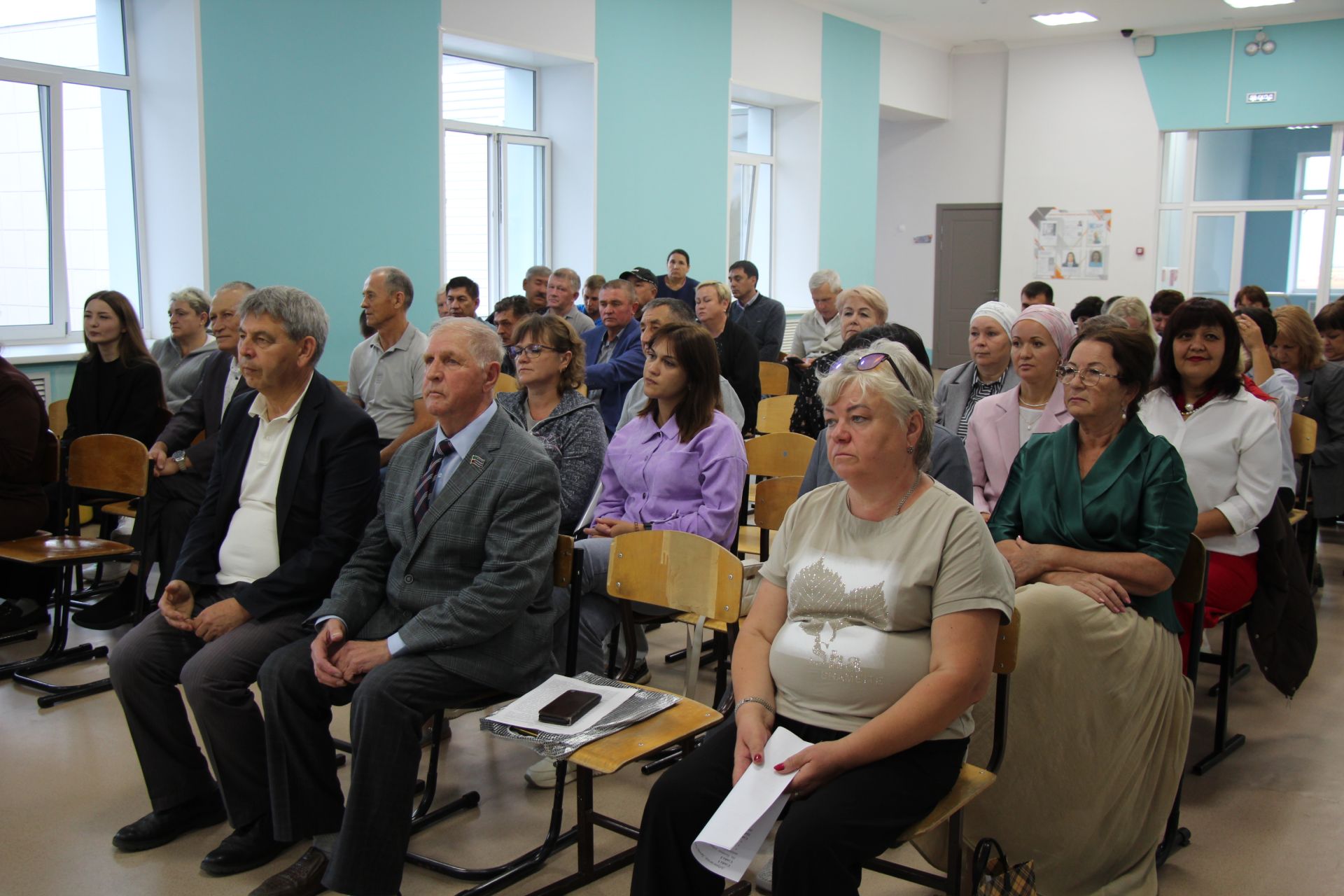 Жители микрорайона железнодорожников встретились с руководством района