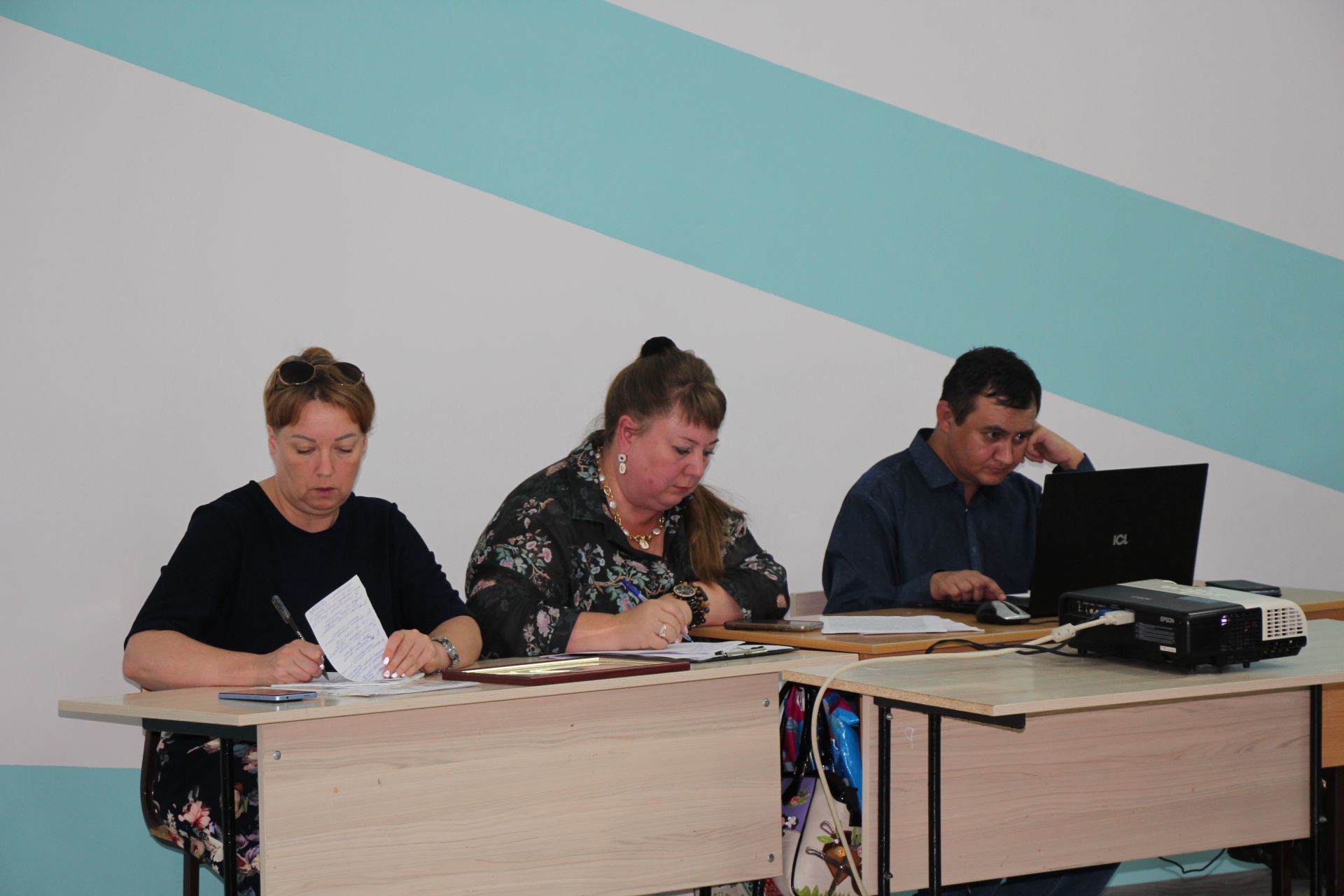 Жители микрорайона железнодорожников встретились с руководством района