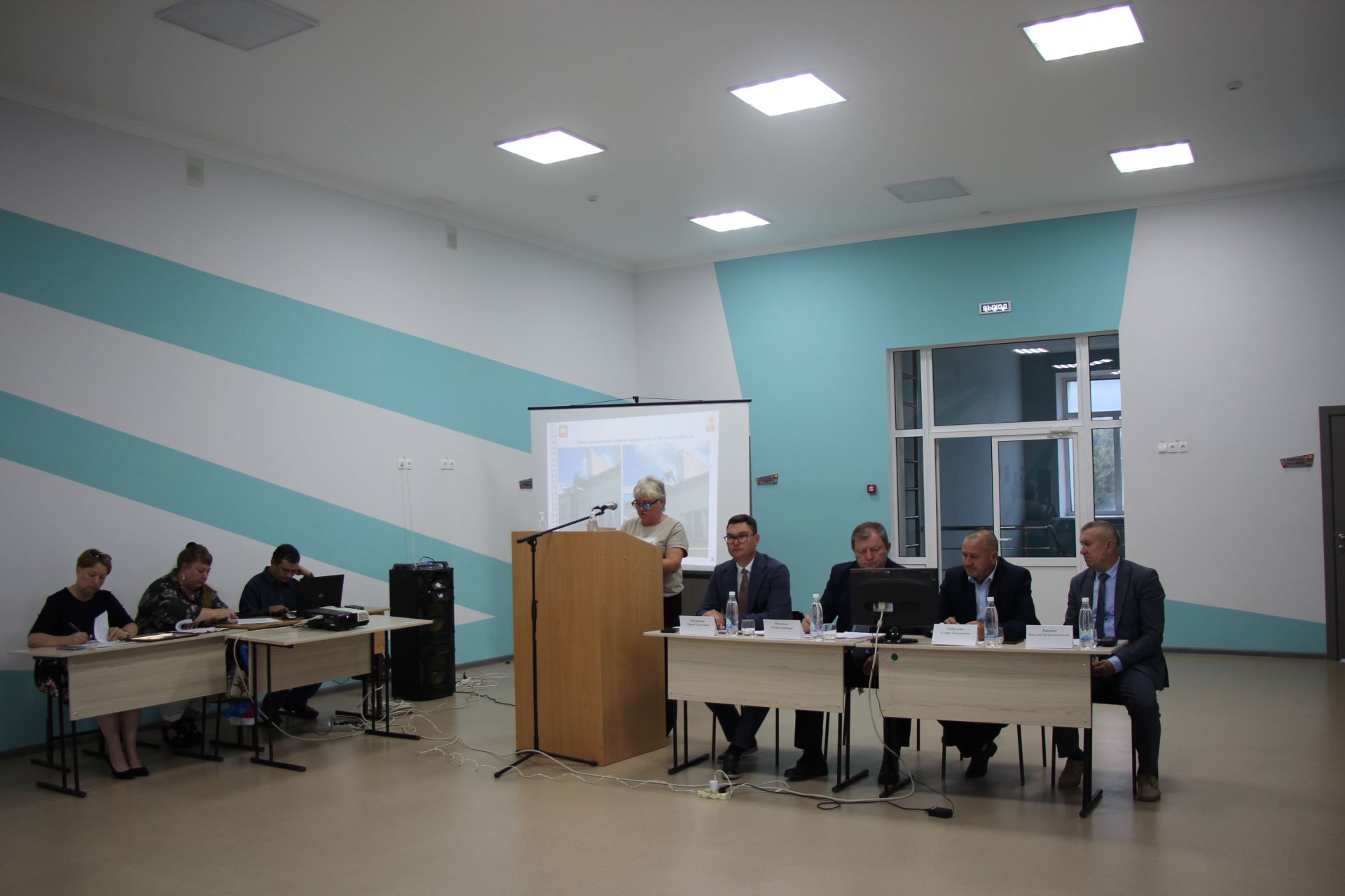 Жители микрорайона железнодорожников встретились с руководством района