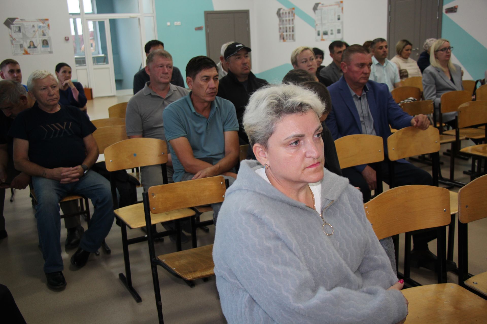 Жители микрорайона железнодорожников встретились с руководством района