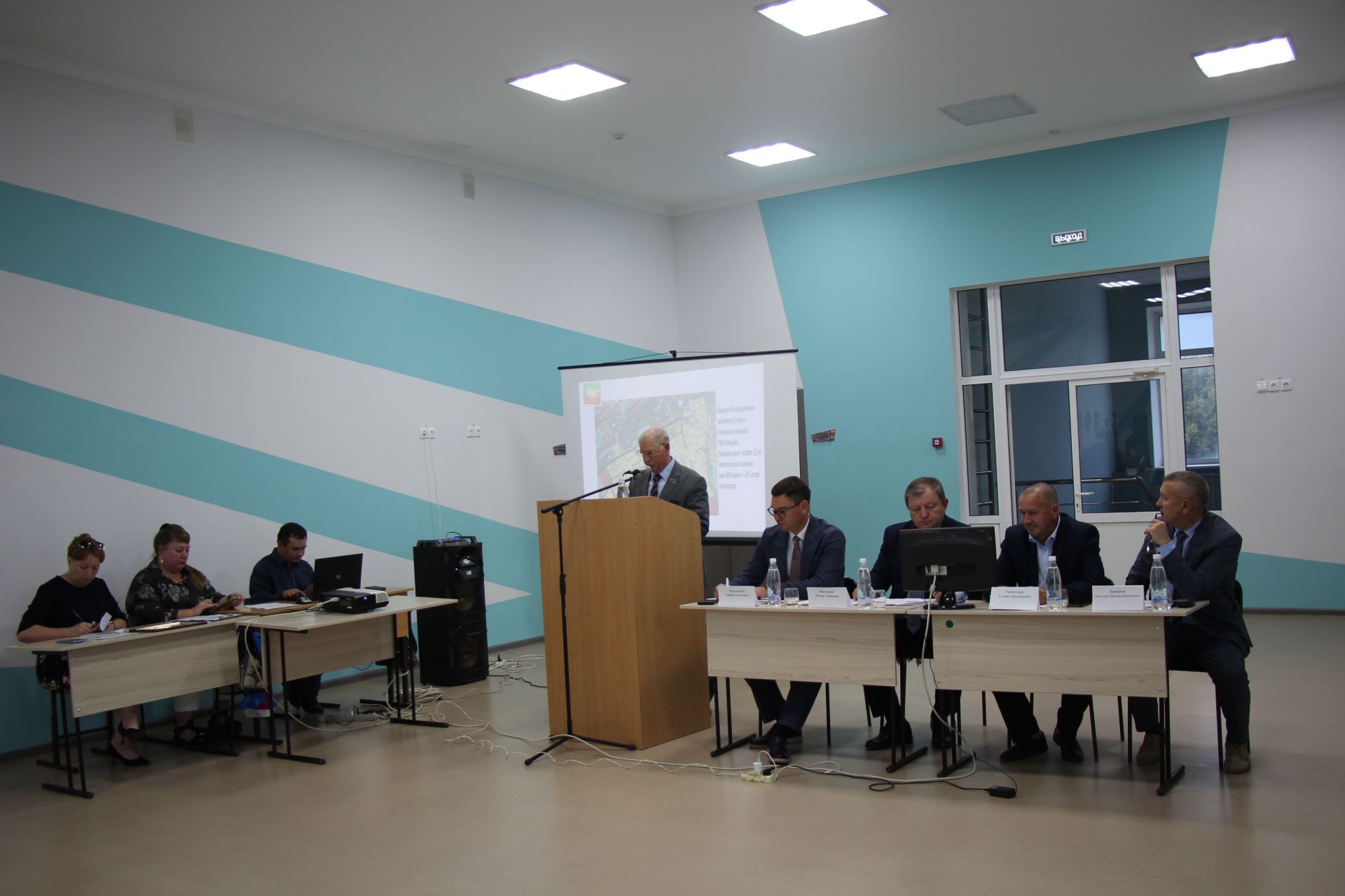 Жители микрорайона железнодорожников встретились с руководством района
