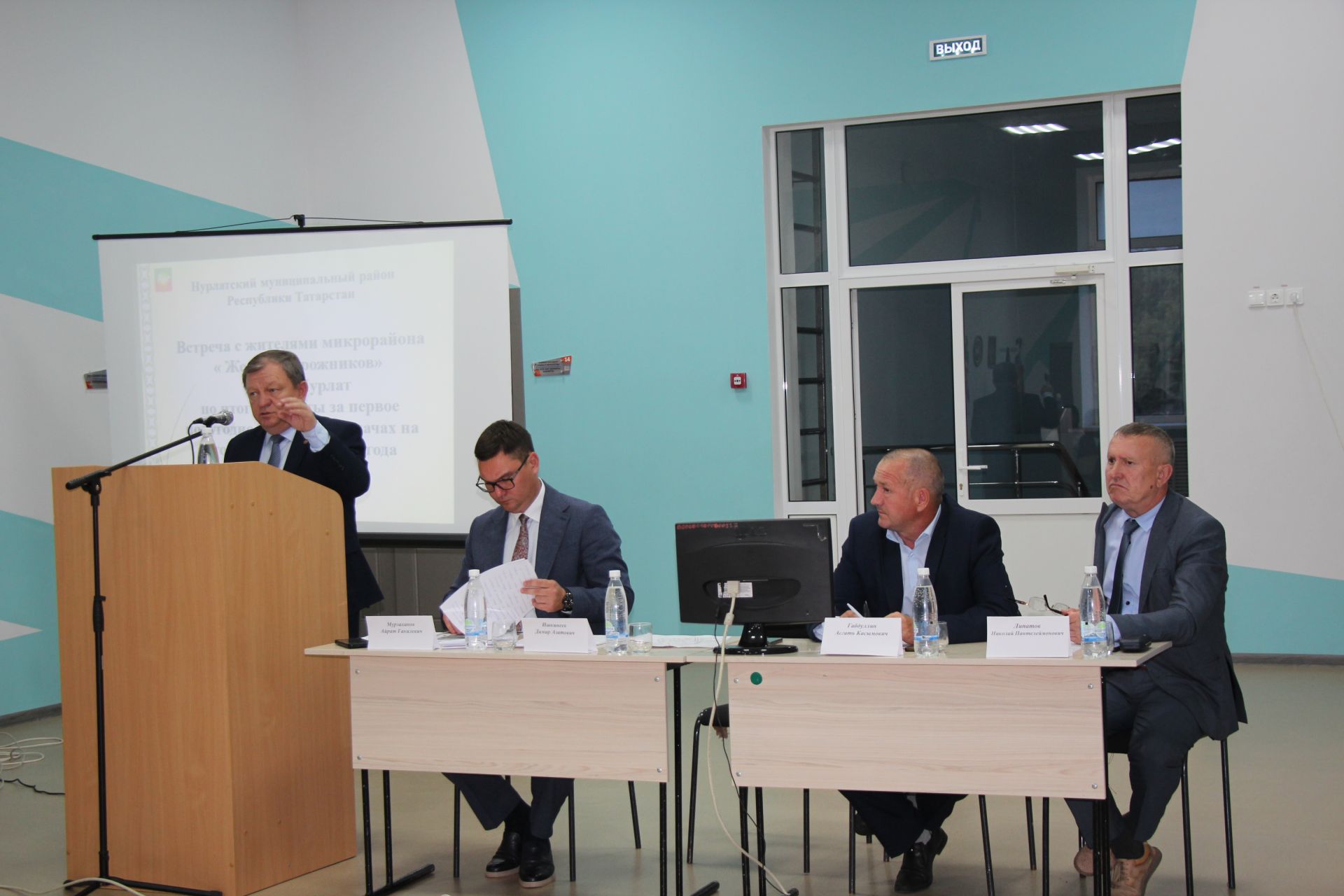 Жители микрорайона железнодорожников встретились с руководством района