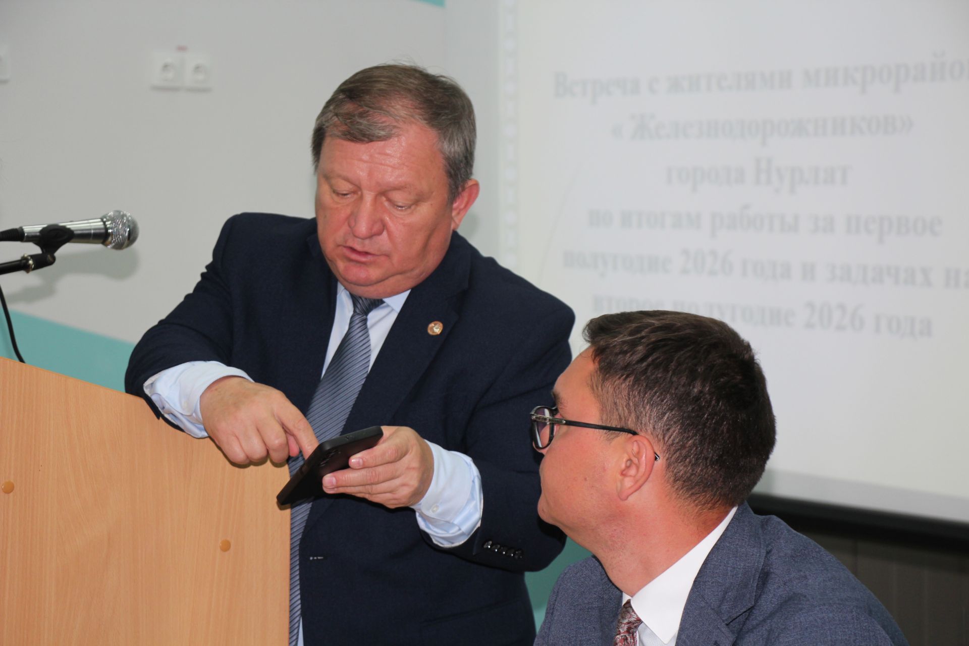 Жители микрорайона железнодорожников встретились с руководством района