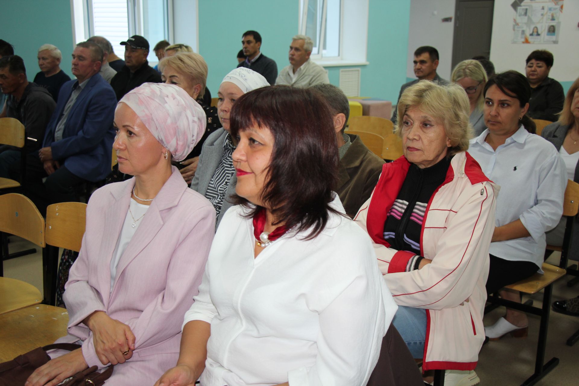 Жители микрорайона железнодорожников встретились с руководством района