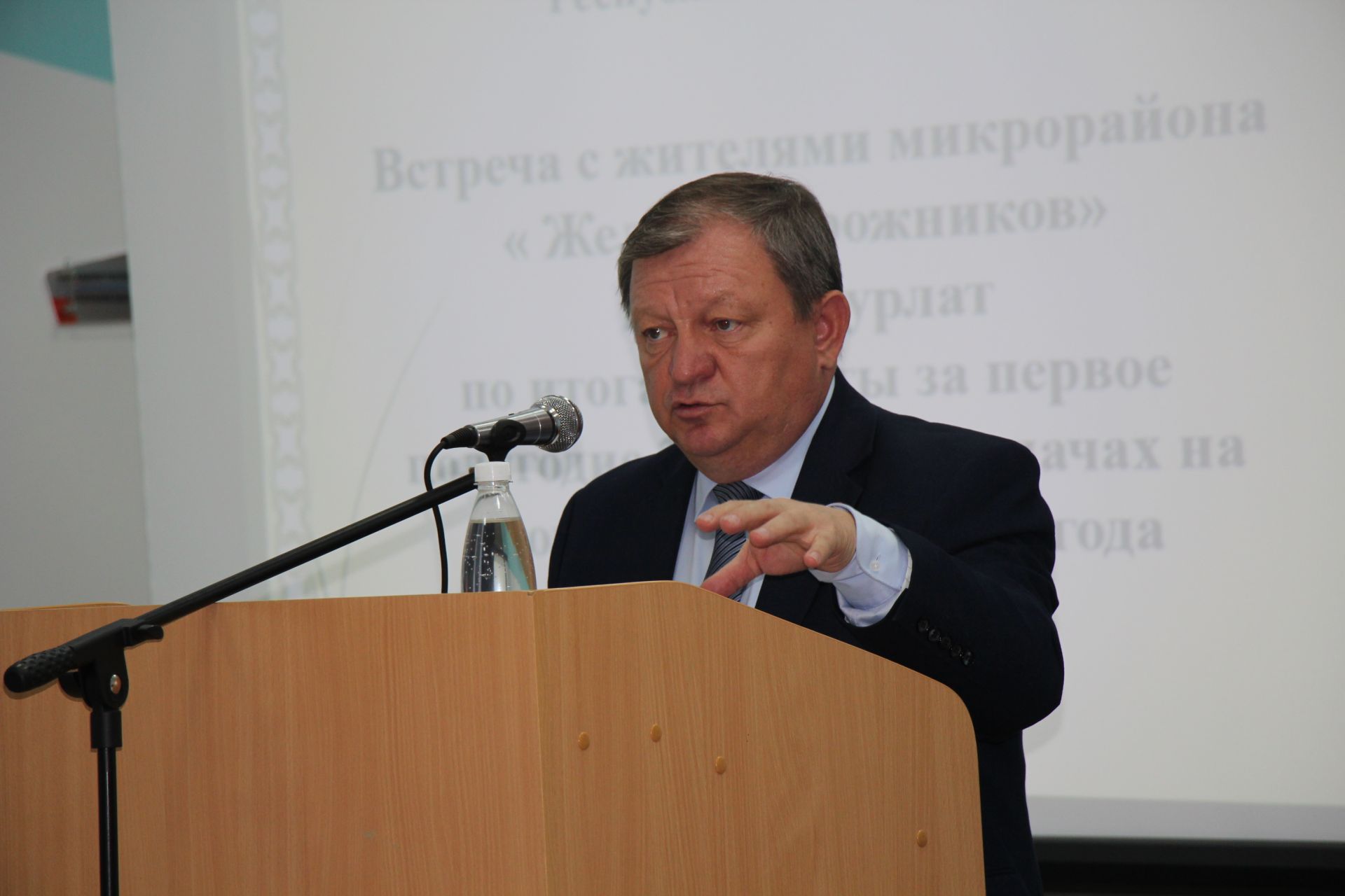 Жители микрорайона железнодорожников встретились с руководством района