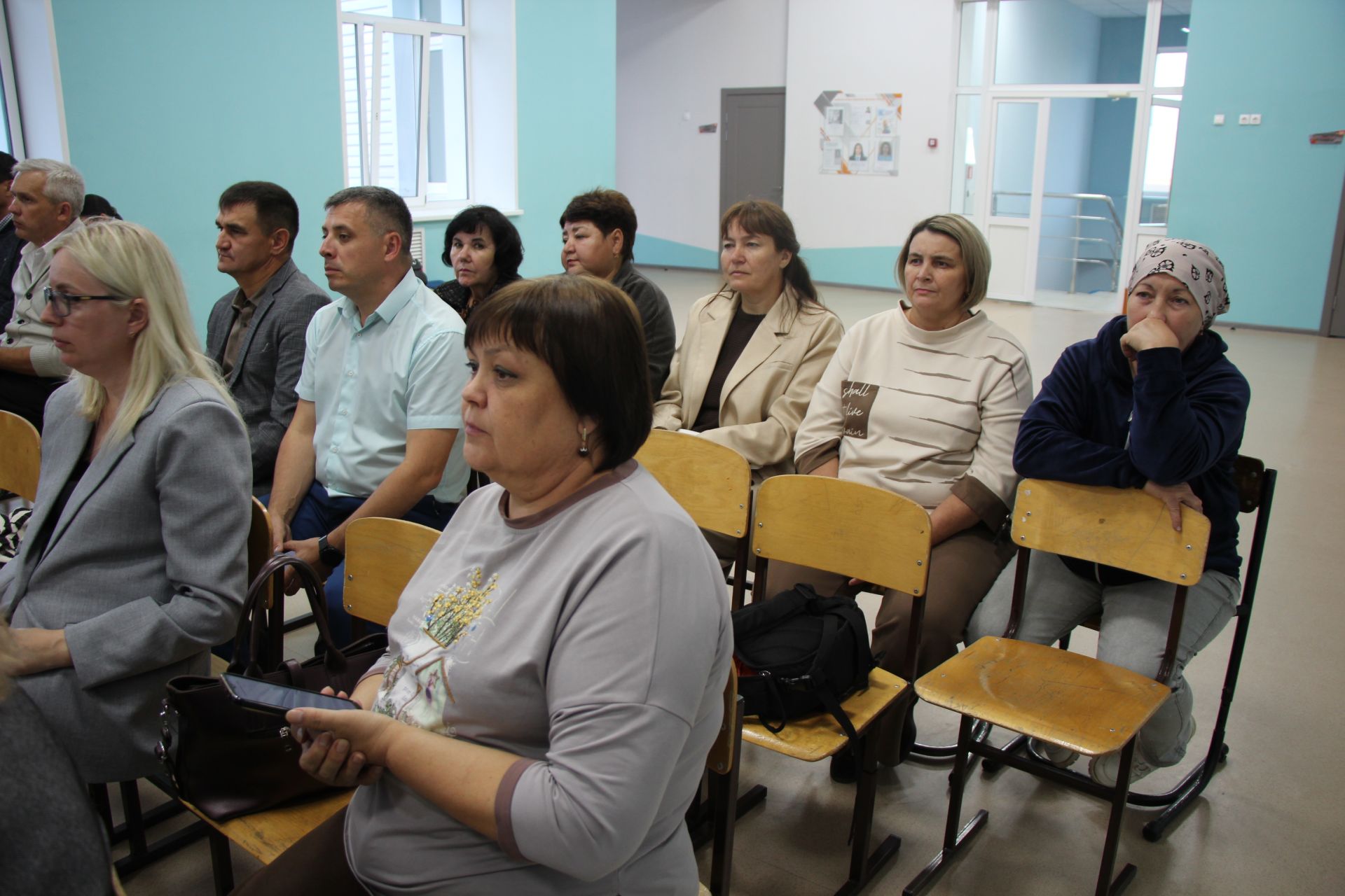Жители микрорайона железнодорожников встретились с руководством района