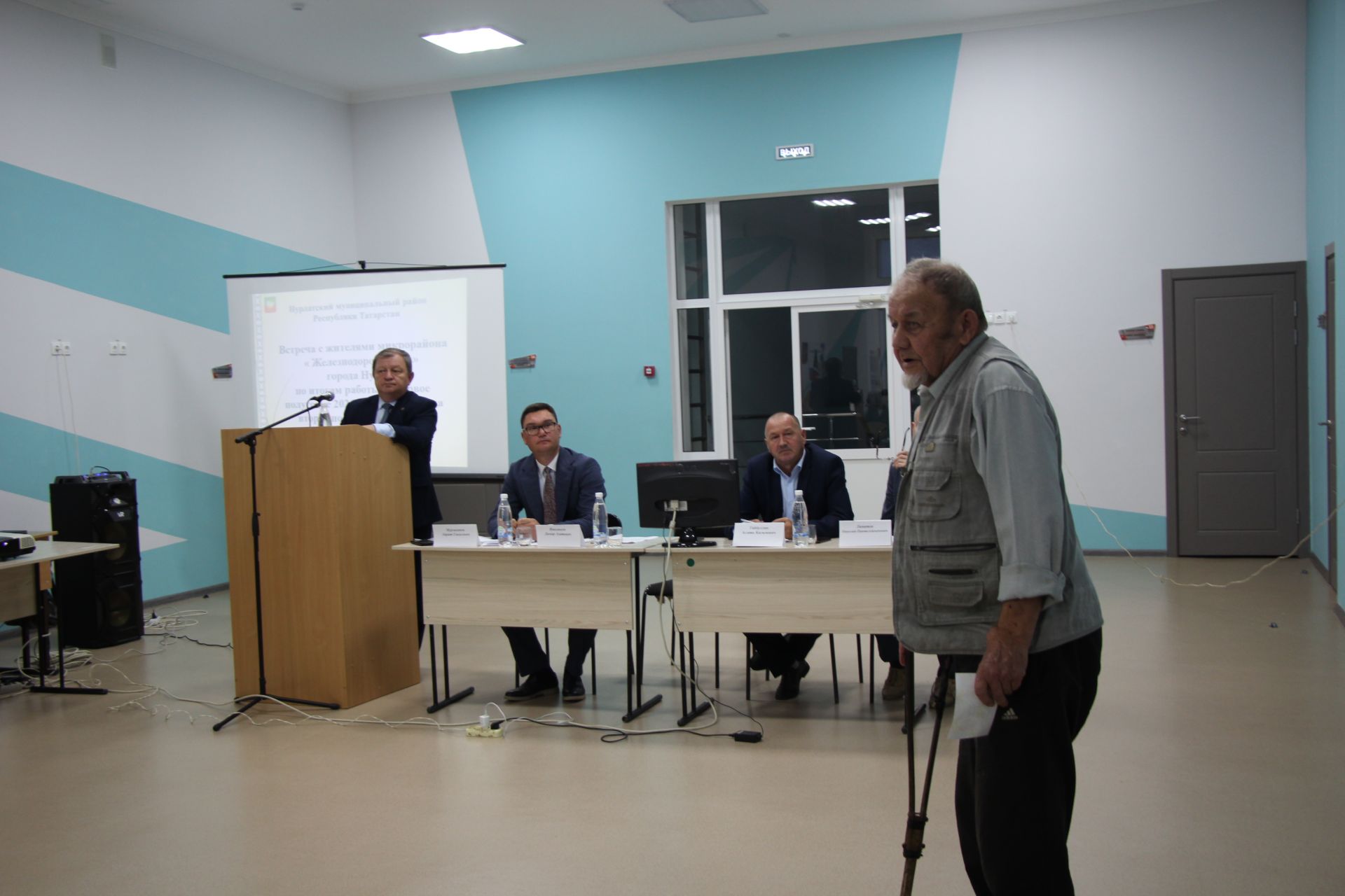 Жители микрорайона железнодорожников встретились с руководством района