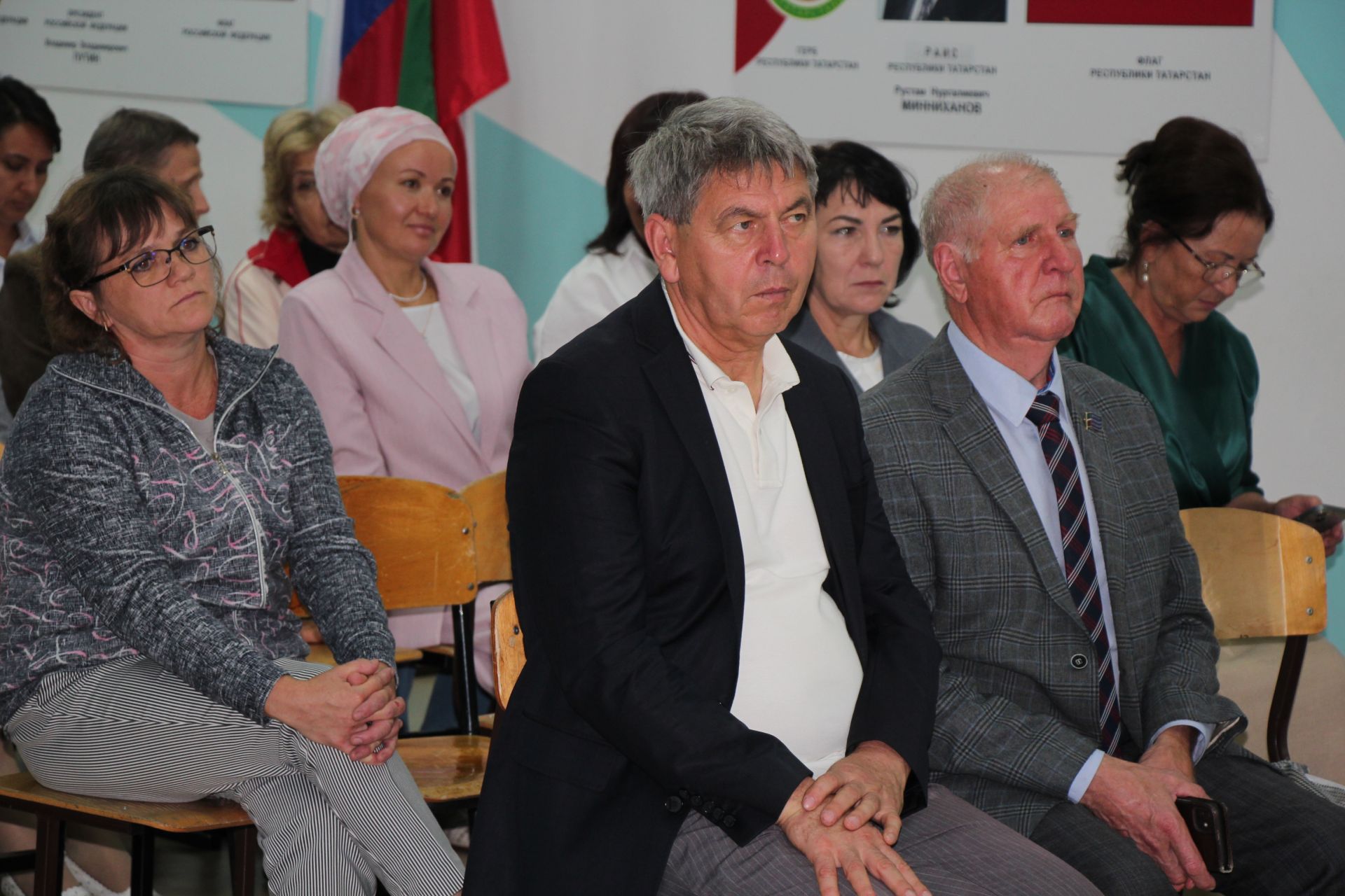 Жители микрорайона железнодорожников встретились с руководством района