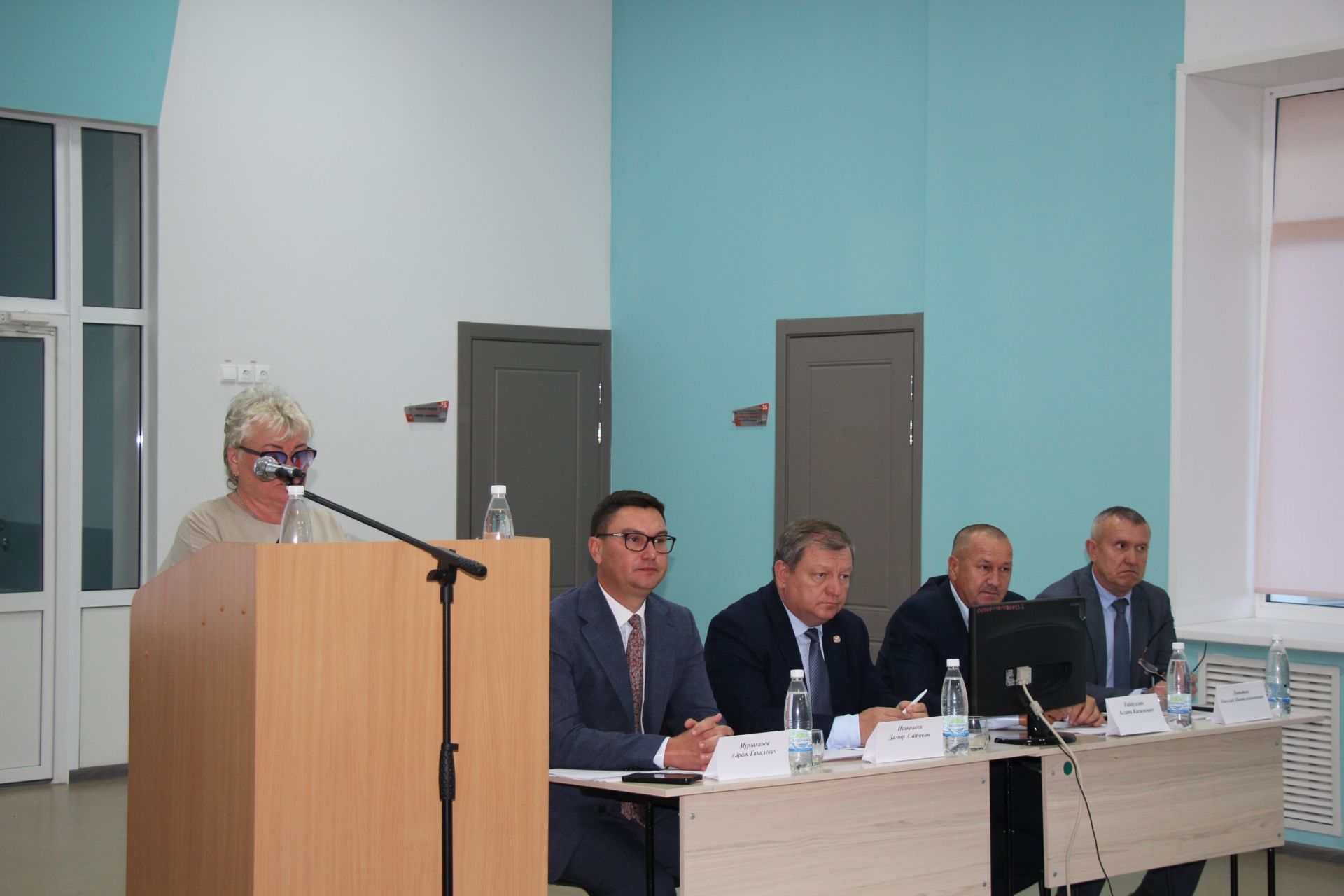 Жители микрорайона железнодорожников встретились с руководством района