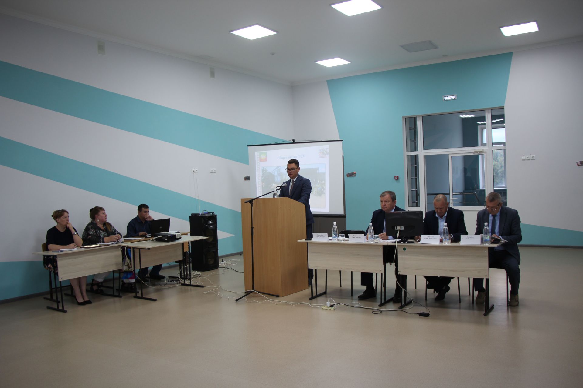 Жители микрорайона железнодорожников встретились с руководством района