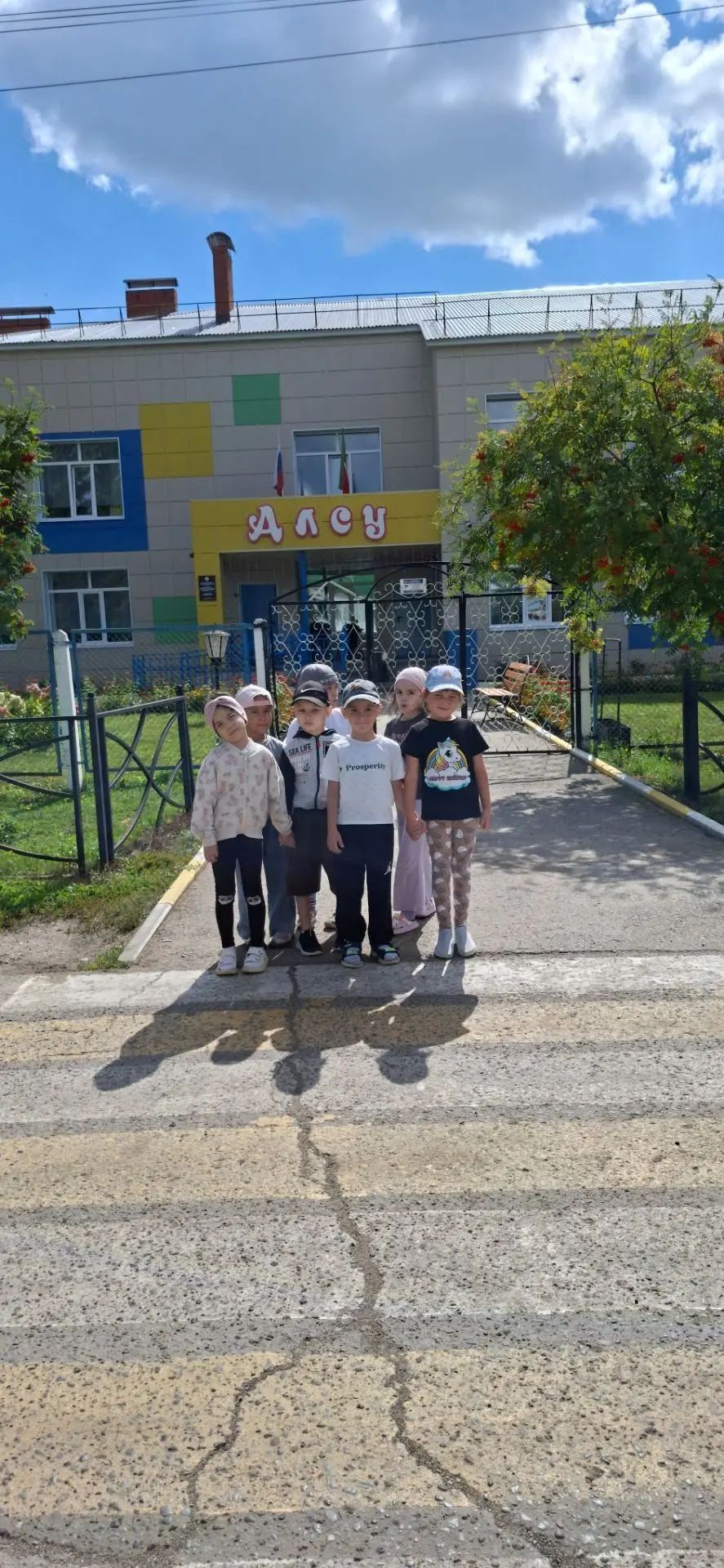 Юные нурлатцы освоили навыки безопасности на пешеходном переходе