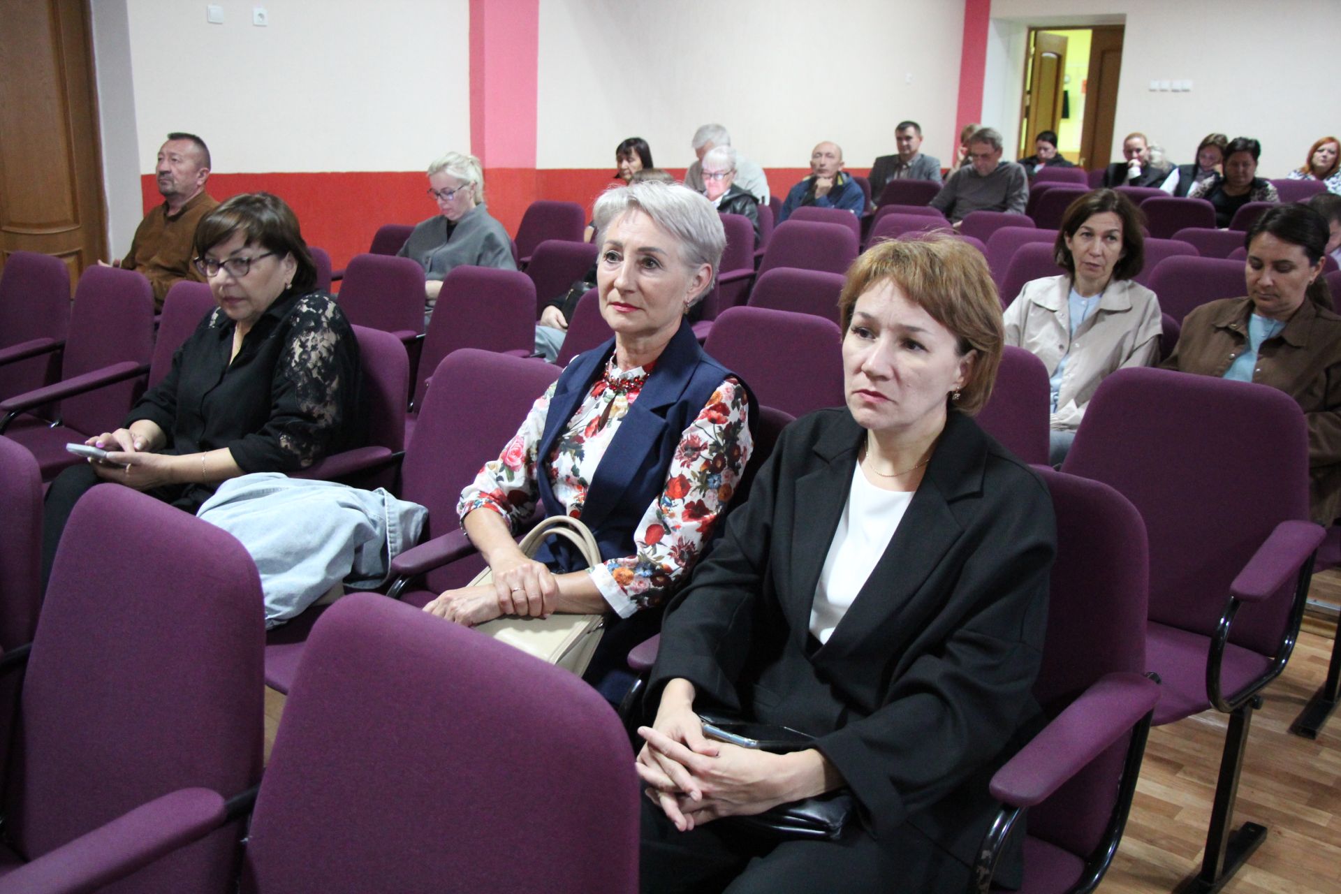 Безопасность подвалов и благоустройство: в Нурлате прошла встреча с жителями микрорайонов