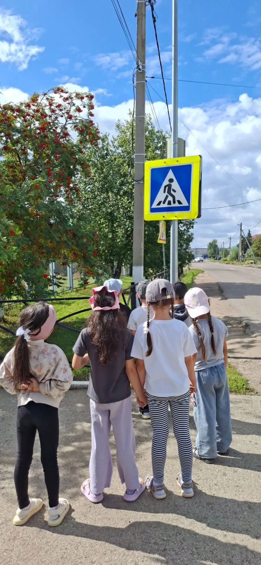 Юные нурлатцы освоили навыки безопасности на пешеходном переходе