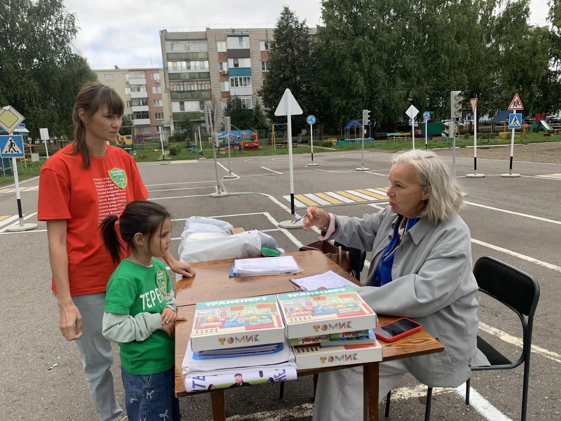 В Нурлате определили лучших знатоков ПДД среди дошколят и их родителей
