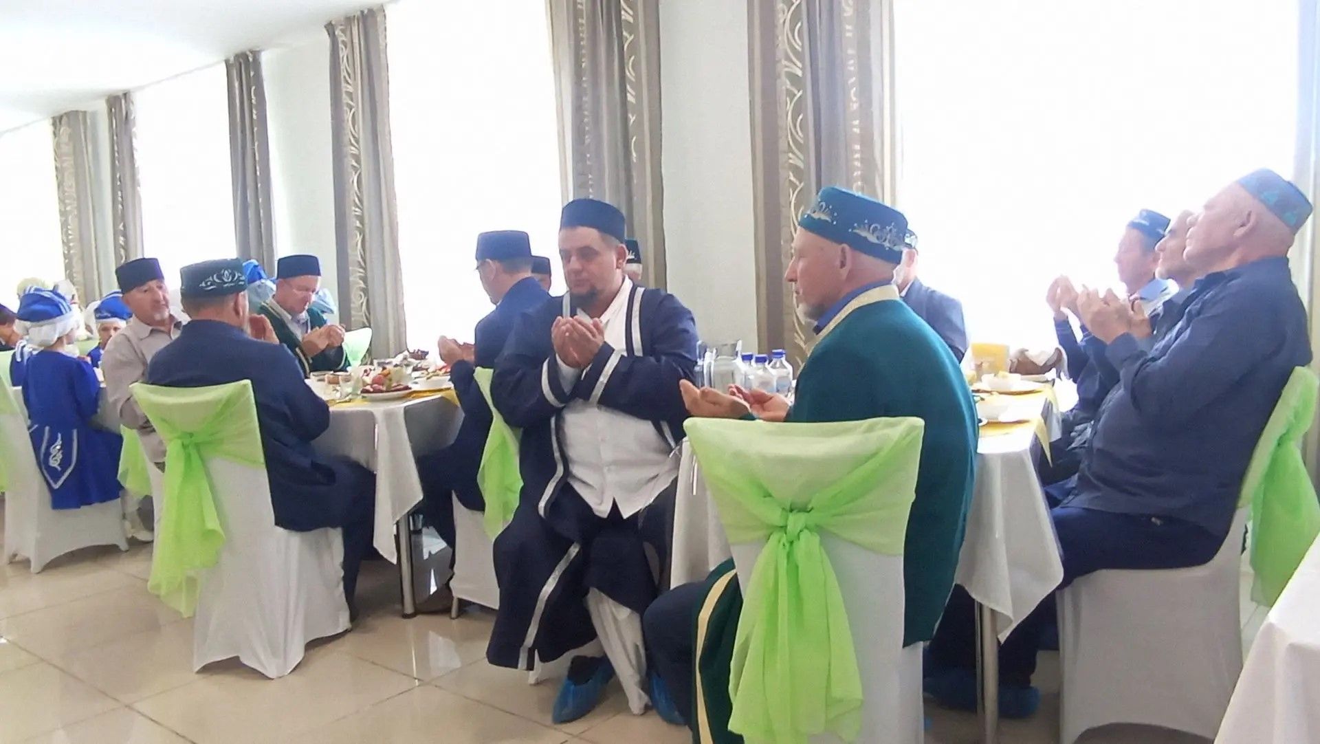 В Нурлате прошел праздник Мавлид ан-Наби с участием помощника Раиса РТ