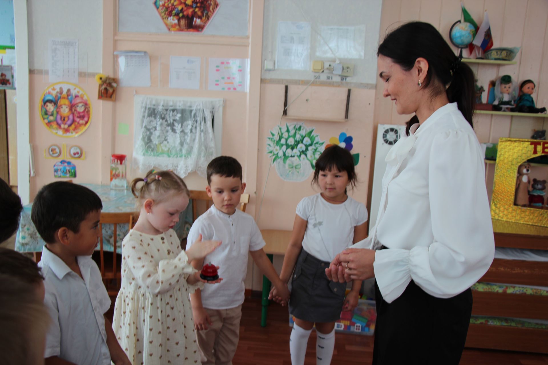 «Чыршыкай» балалар бакчасы тәрбиячесе Лилия Хәсәнова һөнәрен чын йөрәктән башкара