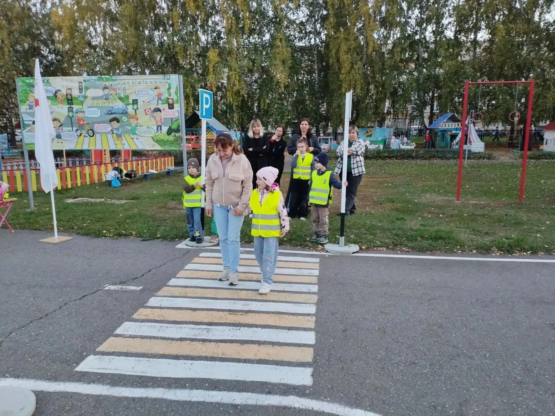 В Нурлате дети и родители повторили правила дорожного движения