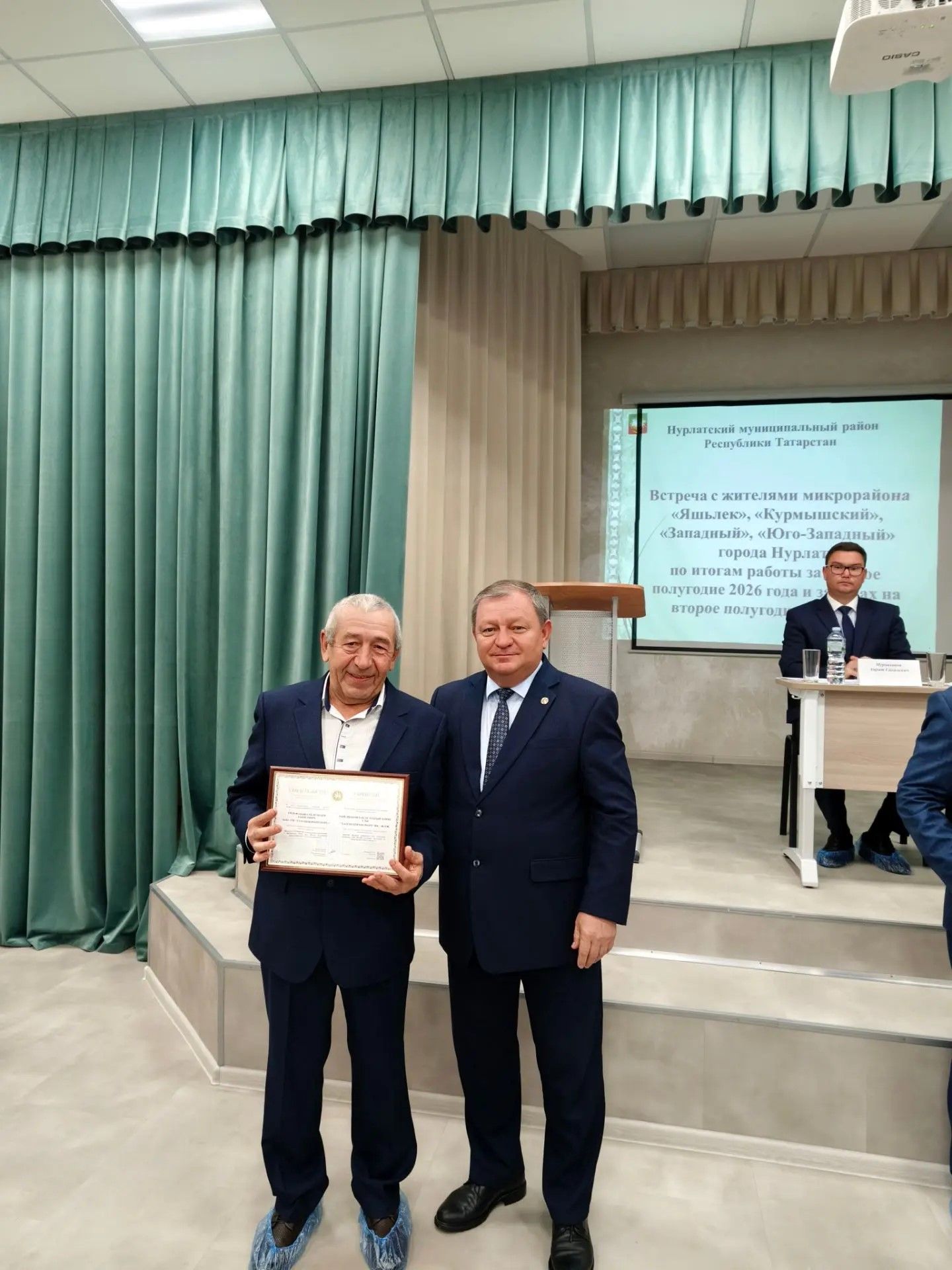 В школе №4 состоялась встреча с жителями четырех микрорайонов Нурлата