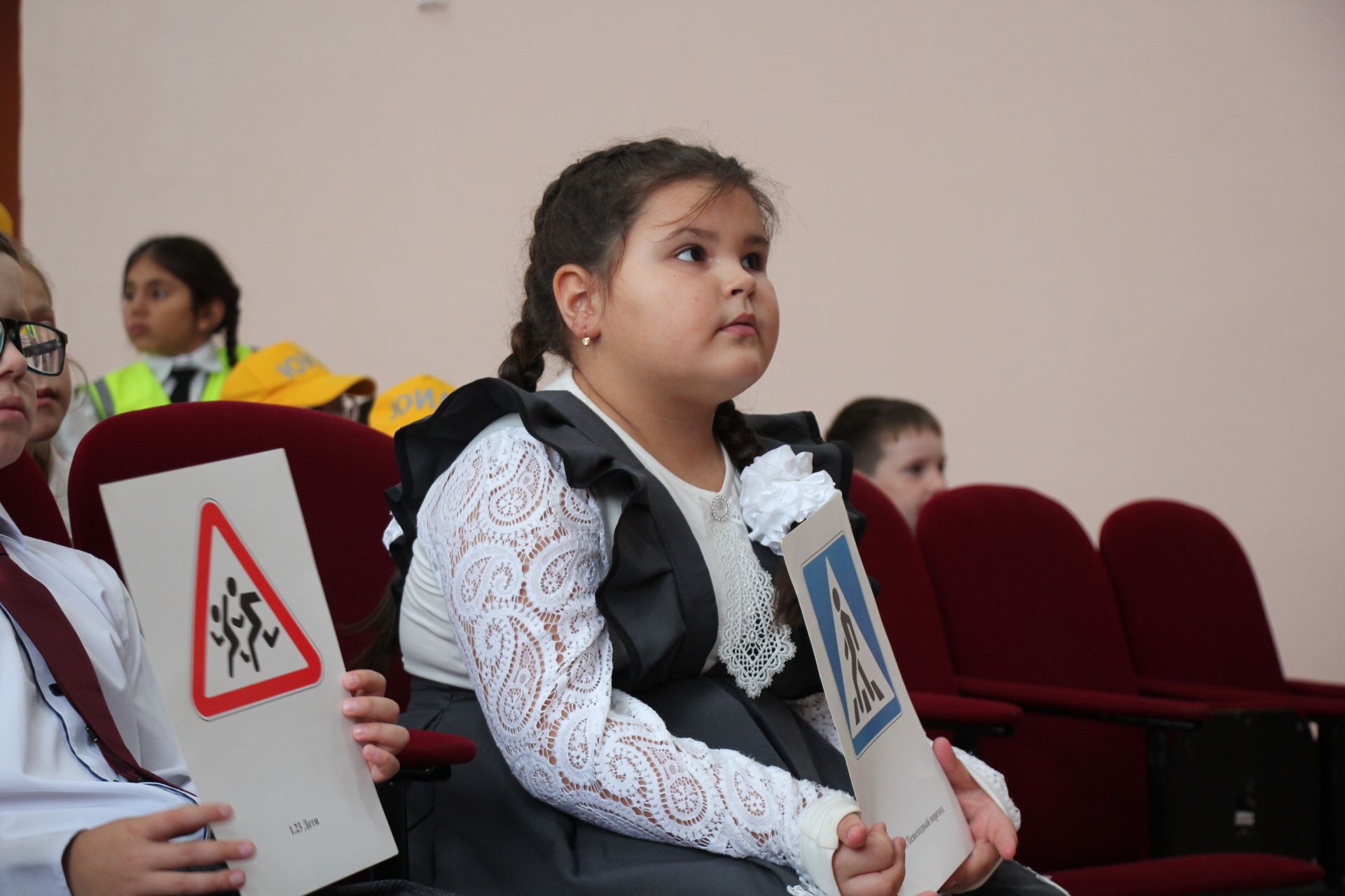Первоклассники школы №3 пополнили ряды Юных инспекторов движения