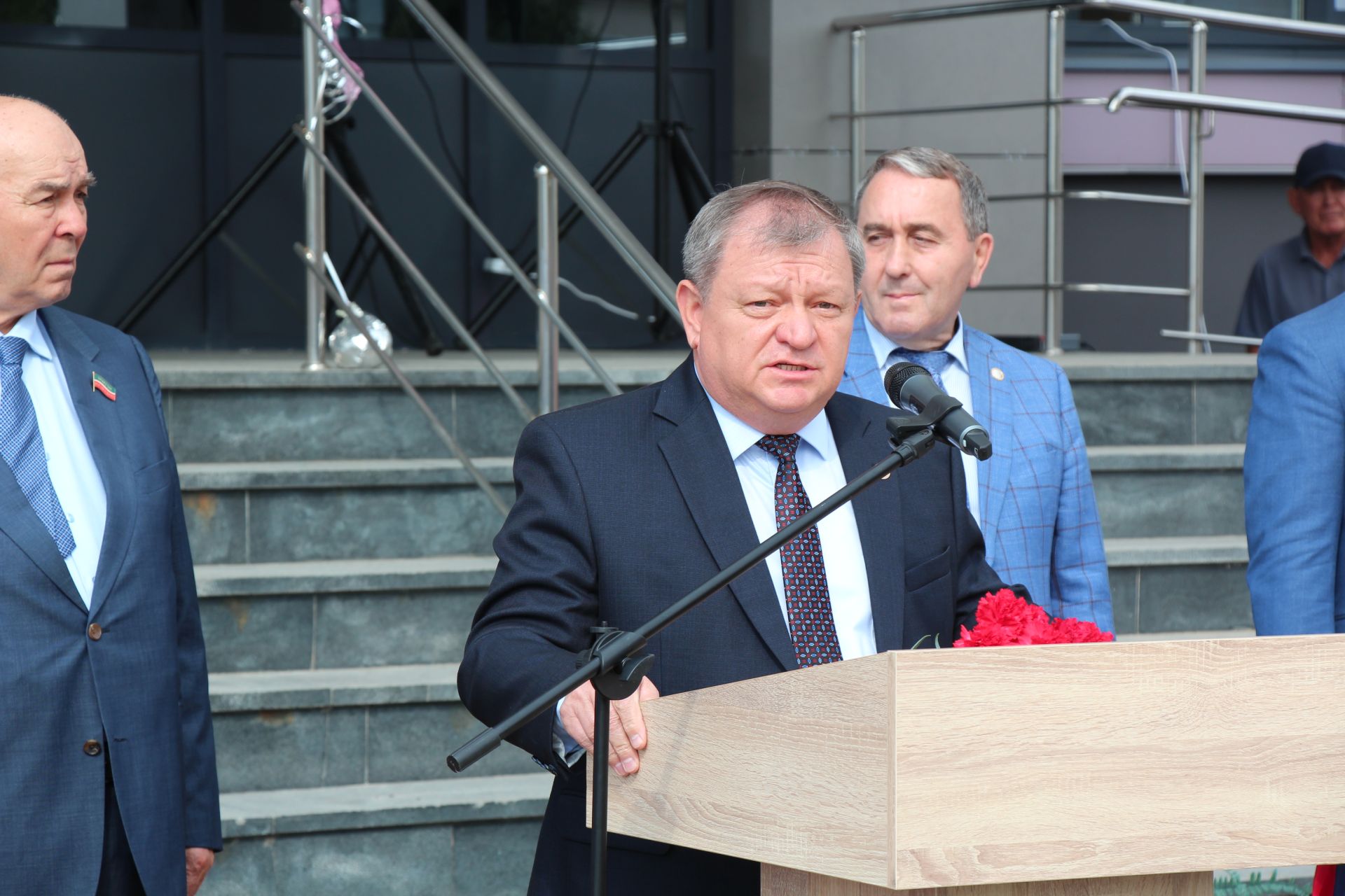 В Нурлате торжественно открыли мемориальную доску памяти Алмаза Ахметшина