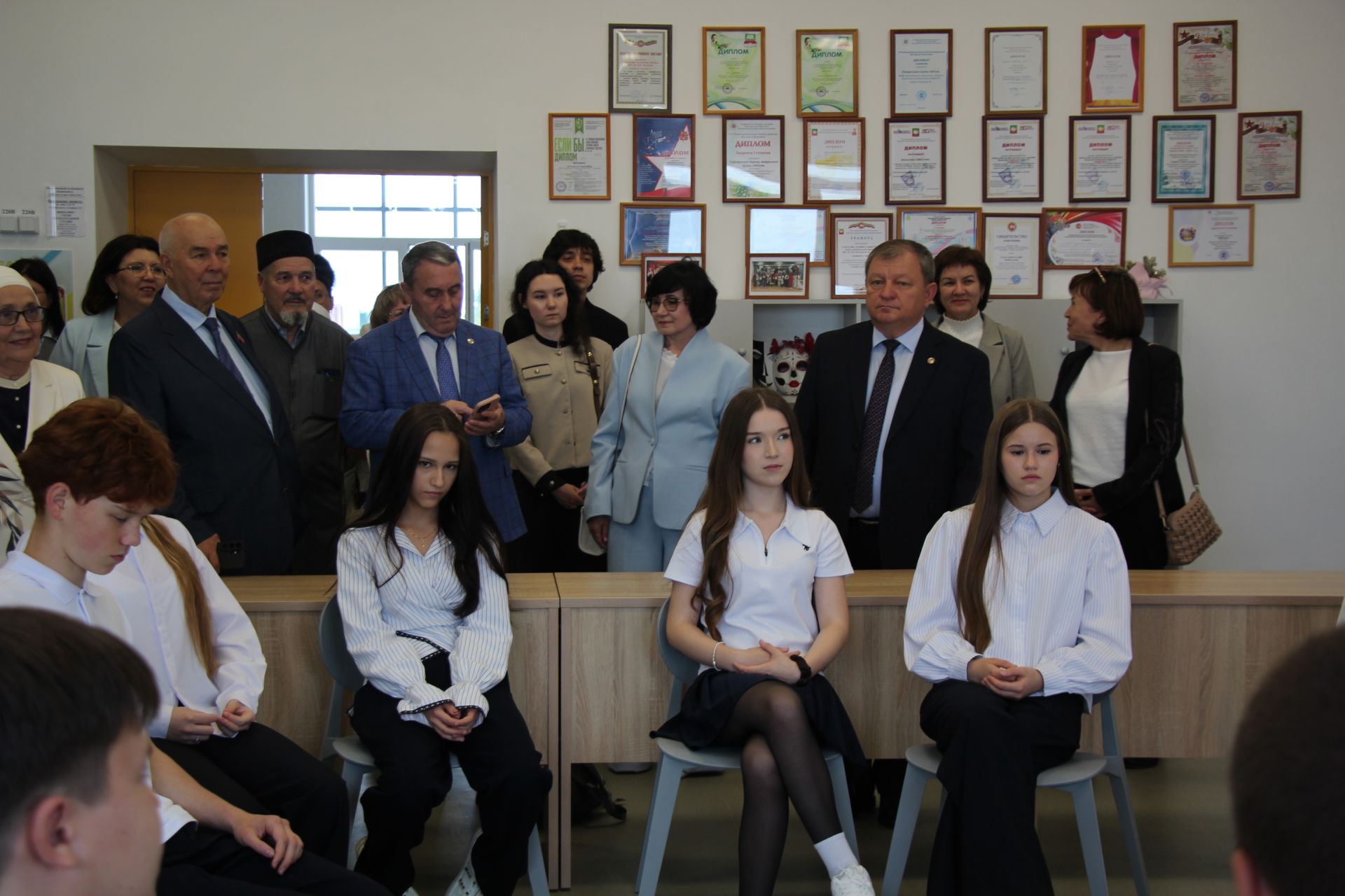 В Нурлате торжественно открыли мемориальную доску памяти Алмаза Ахметшина
