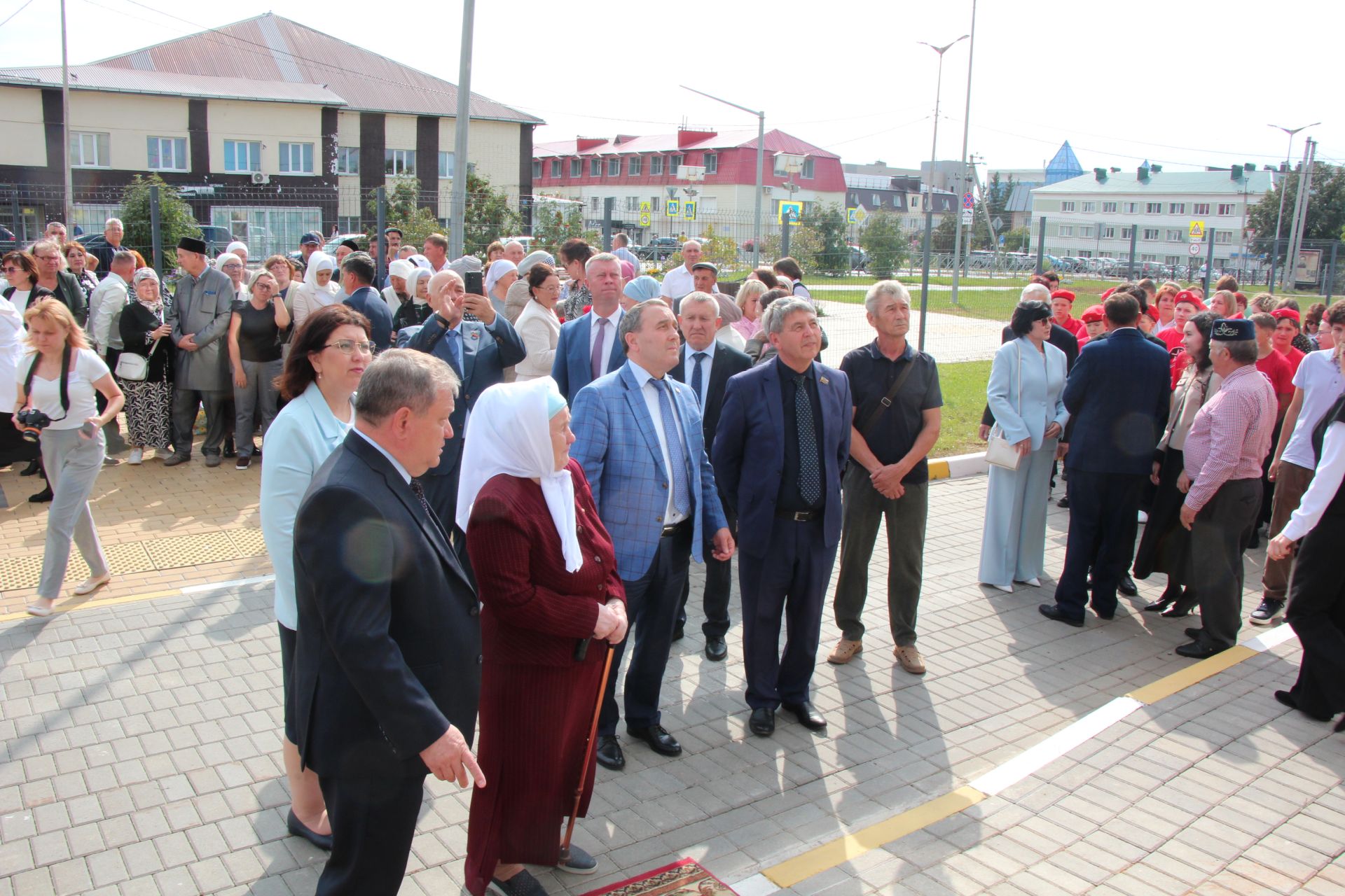 В Нурлате торжественно открыли мемориальную доску памяти Алмаза Ахметшина