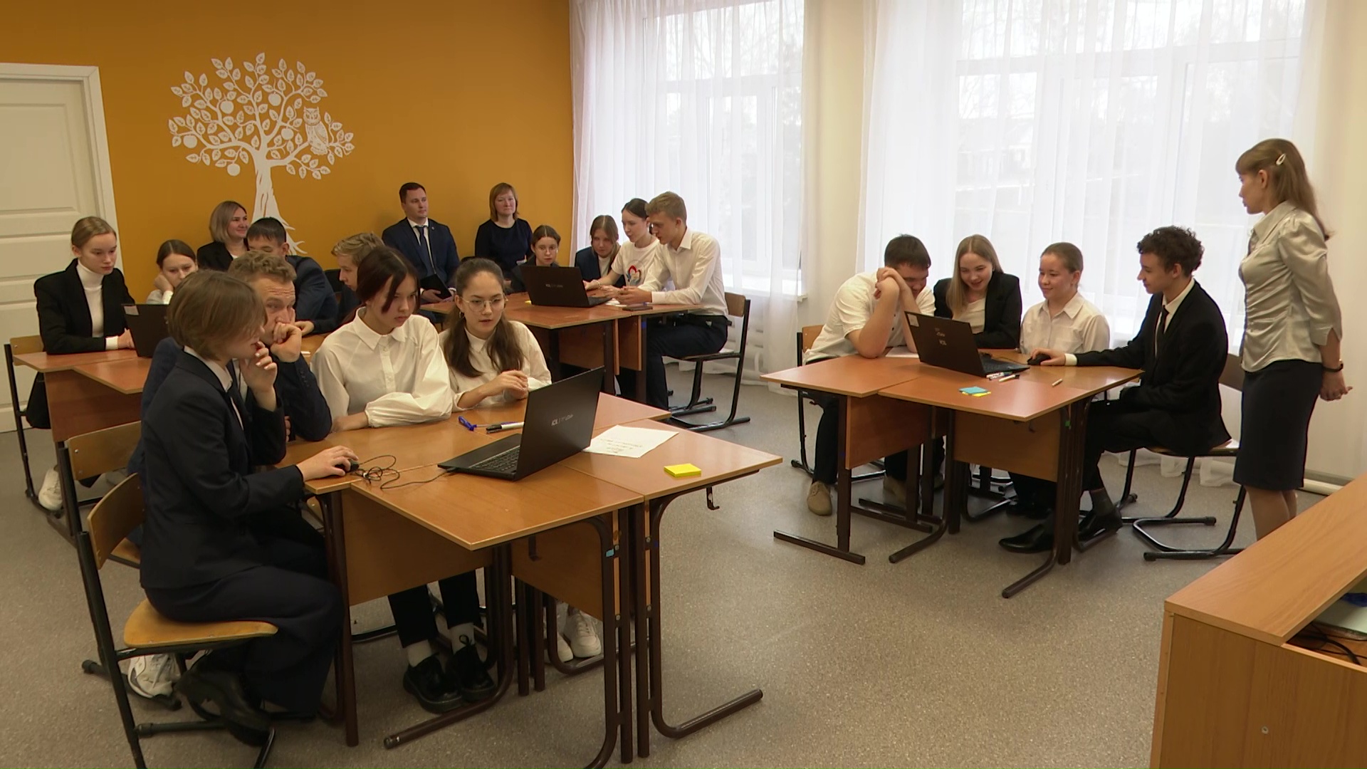 На уроке цифры ученики Егоркинской школы Нурлатского района освоили технологии мессенджеров