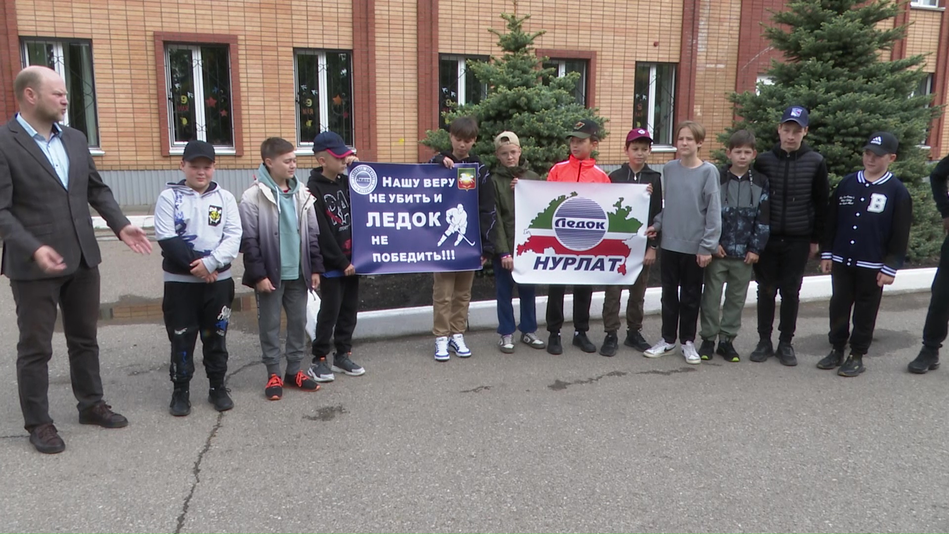Юные хоккеисты Нурлата отправились в Казань на суперфинал «Золотой шайбы»