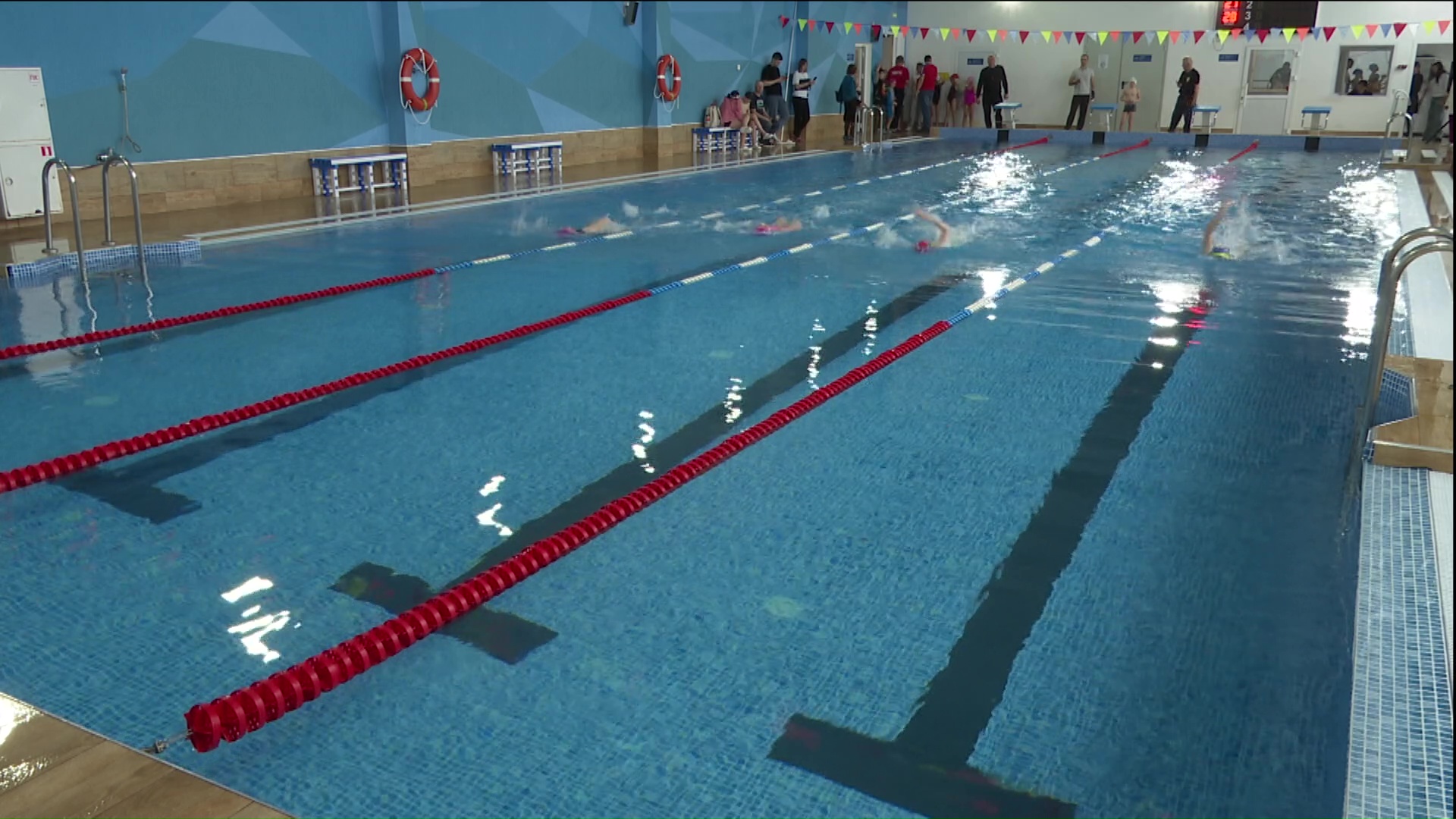 Более 150 юных пловцов состязались за призы общественного движения "Татарстан - Новый век"