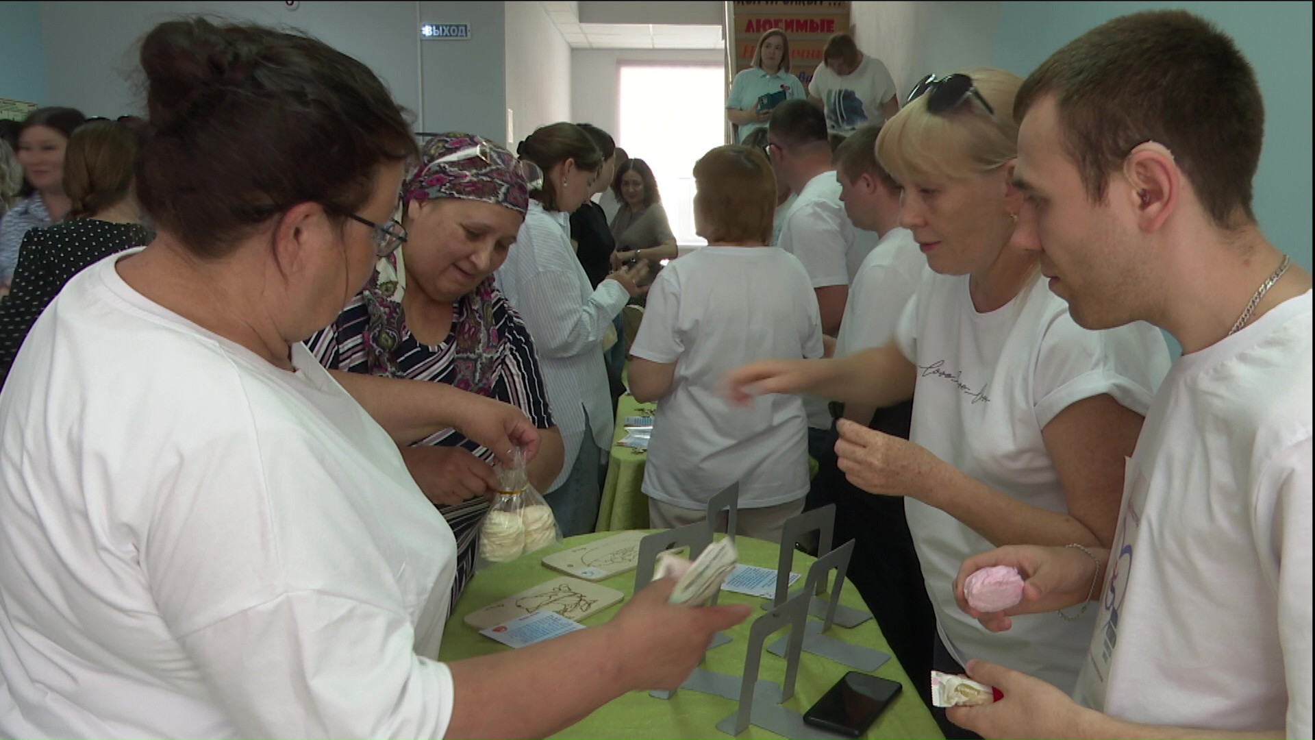 Команда «Доброго мастера» передала на помощь участникам СВО все деньги, вырученные на ярмарке