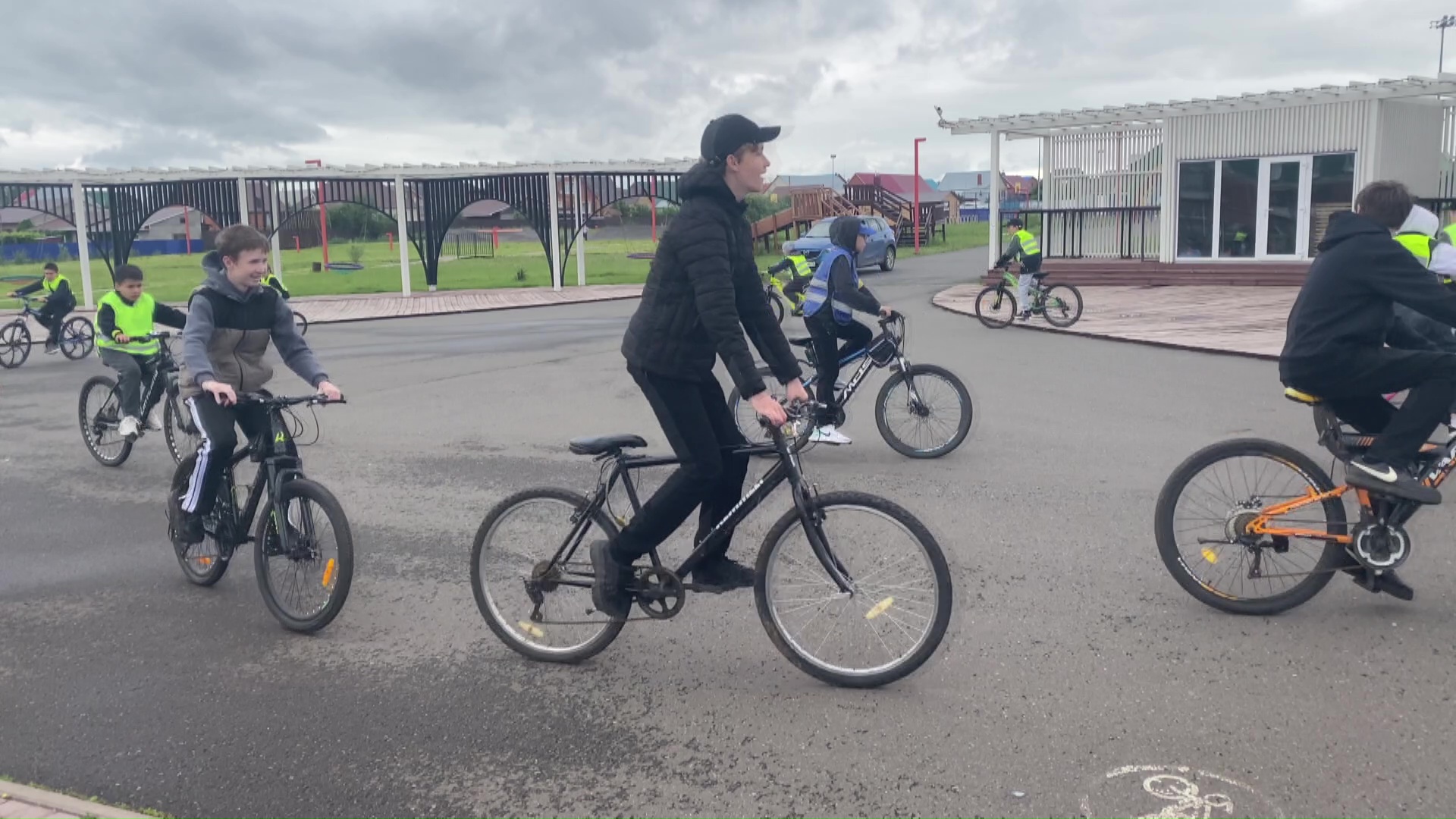 Юные велосипедисты Нурлата показали мастерство управления двухколесным транспортным средством