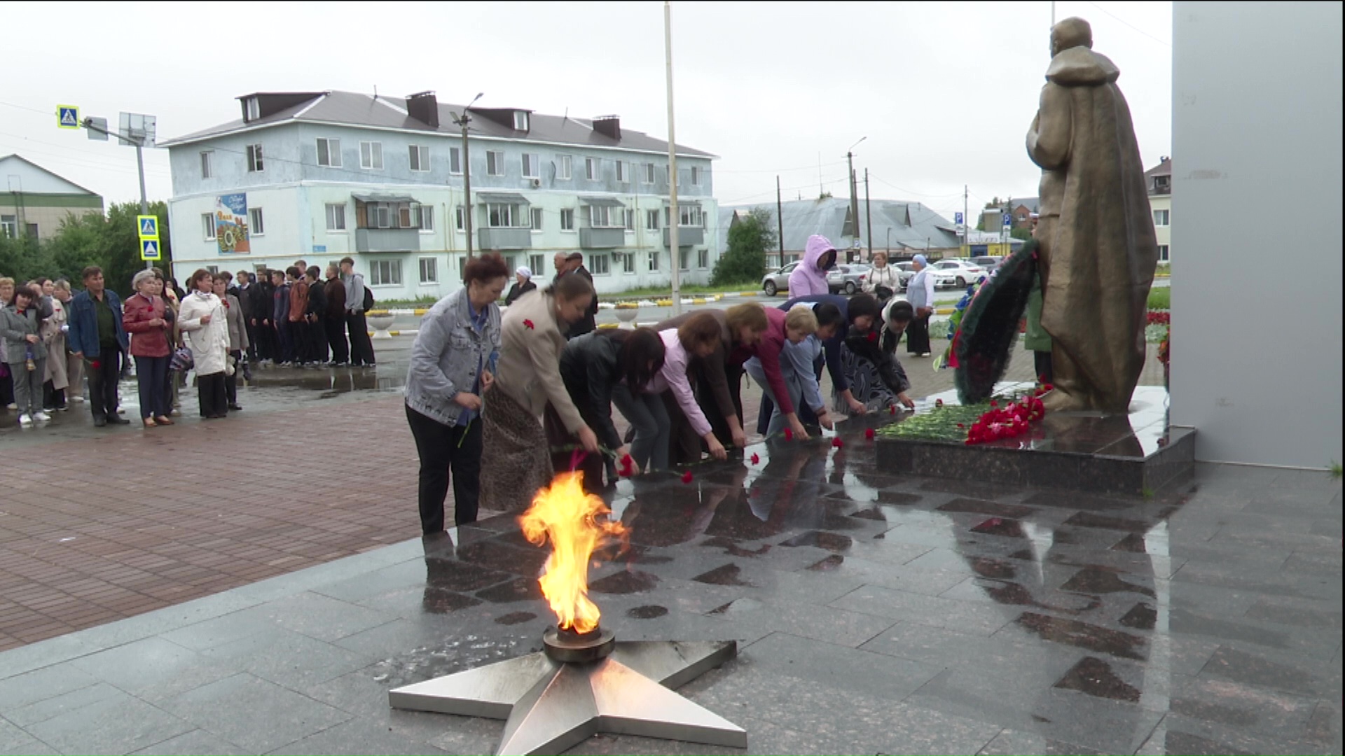 Сегодня, в День памяти и скорби, нурлатцы минутой молчания почтили память погибших земляков