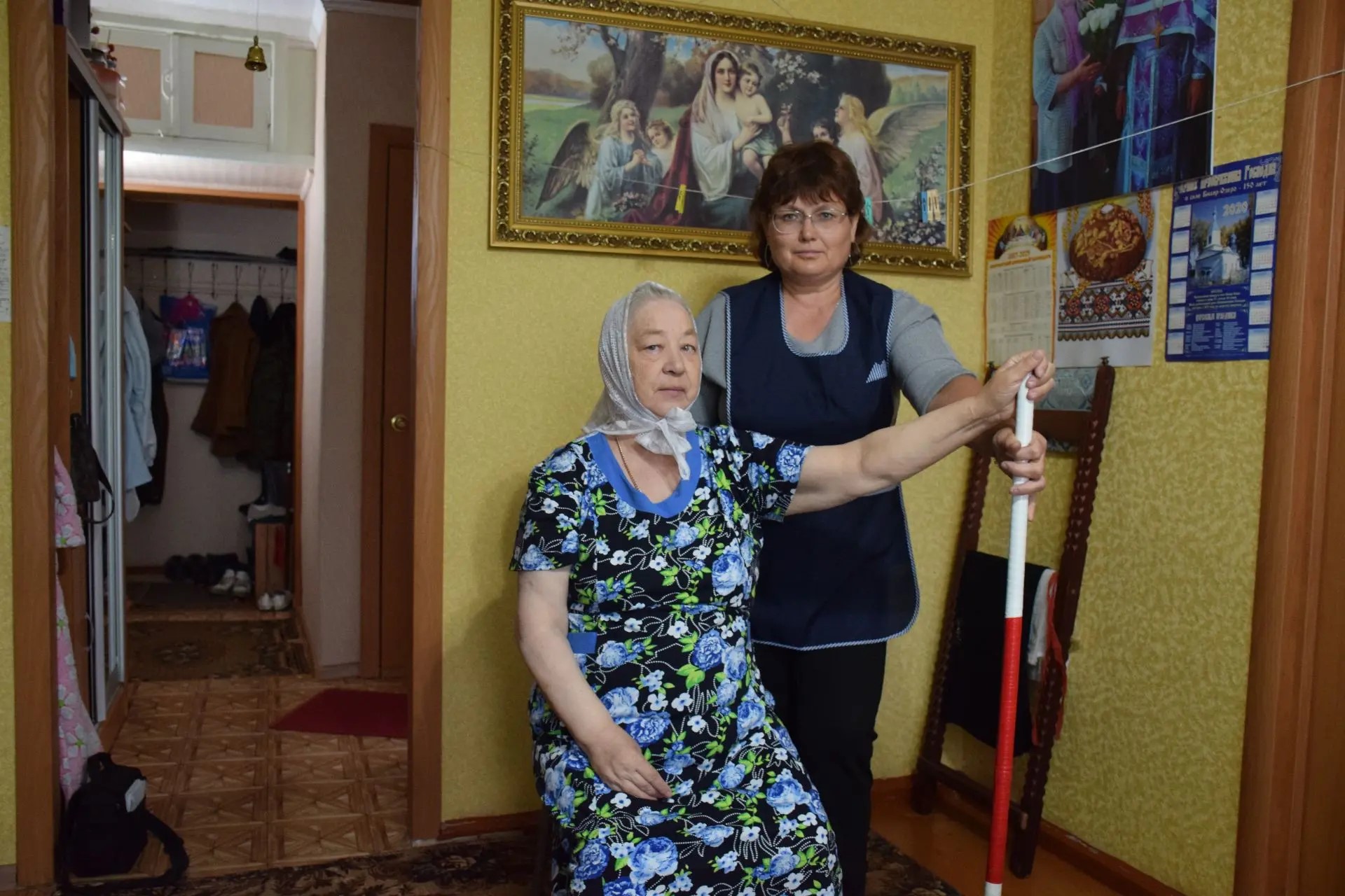 «Любви и заботы хватает на всех»: 25 лет Елена Колесникова приходит в дома, где её ждут с теплом