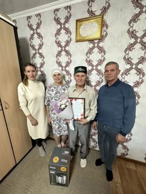 В Нурлате поздравили с 90-летием ветерана Анаса Хасаншина