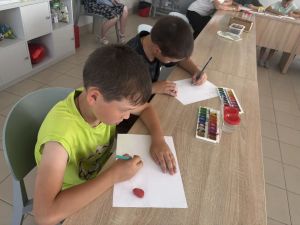 Юные нурлатцы нарисовали портреты отцов-героев на фестивале в Татарстане