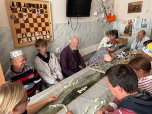 Члены «Движения Первых» провели турнир по настольным играм в Доме престарелых Нурлата
