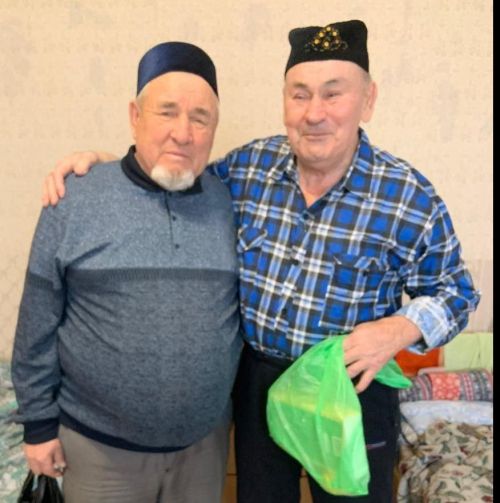 Новогоднее тепло для земляков: руководство Новоиглайкинского поселения навестило подопечных Нурлатского дома-интерната