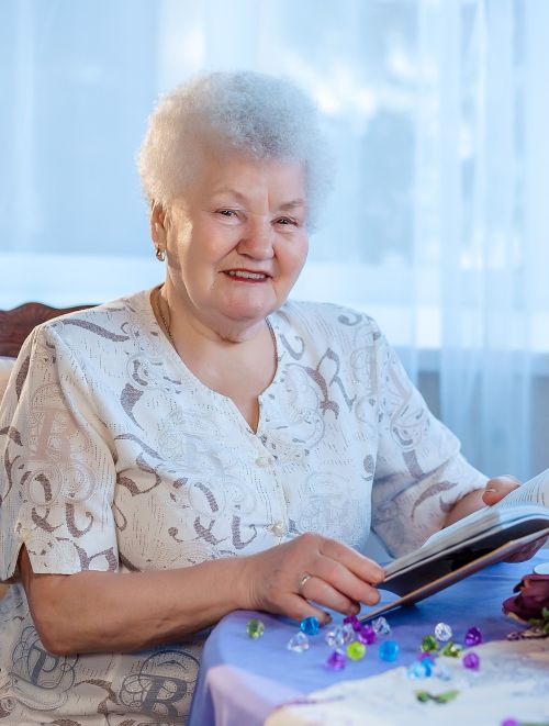 Дорогую мамочку и бабушку Надежду Николаевну ДОДОНОВУ с 80-летием!
