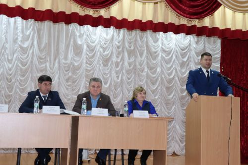 Семье Ибрагимовых из села Богдашкино во время схода граждан подарили доильный аппарат
