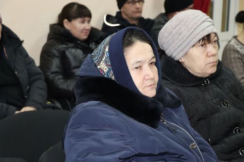 Семье Ибрагимовых из села Богдашкино во время схода граждан подарили доильный аппарат