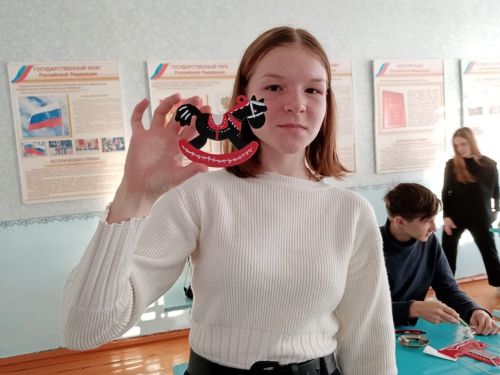 В Караульно-Горском МФЦ прошёл мастер-класс по рисованию «Городецкая роспись»