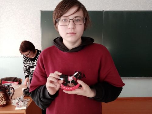 В Караульно-Горском МФЦ прошёл мастер-класс по рисованию «Городецкая роспись»