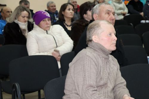 Семье Ибрагимовых из села Богдашкино во время схода граждан подарили доильный аппарат