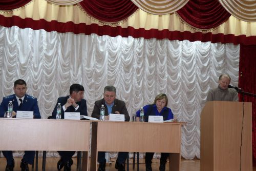 Семье Ибрагимовых из села Богдашкино во время схода граждан подарили доильный аппарат