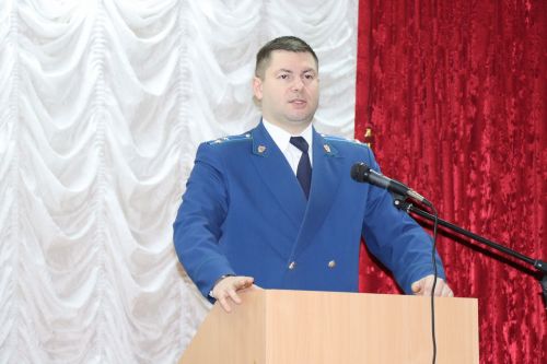 Семье Ибрагимовых из села Богдашкино во время схода граждан подарили доильный аппарат